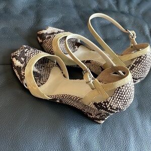 Franco Sarto Wedges Snake Skin, Size 8 (38.5) PeepToe Neutral Transitional